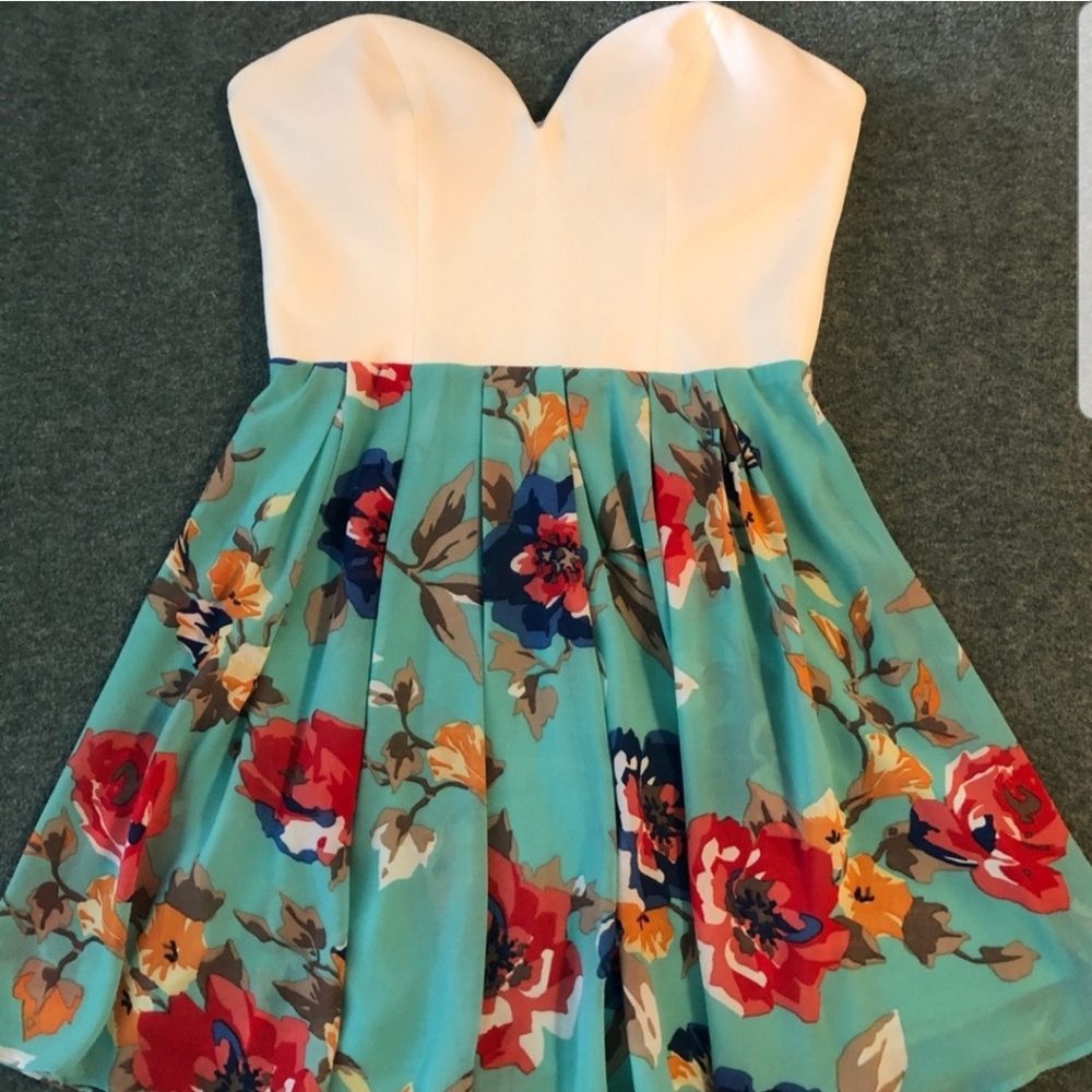 Dress strapless